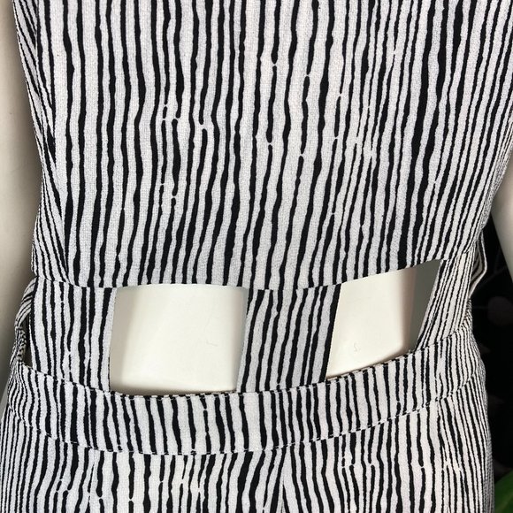 Love Riche Cutouts Romper - Picture 7 of 9